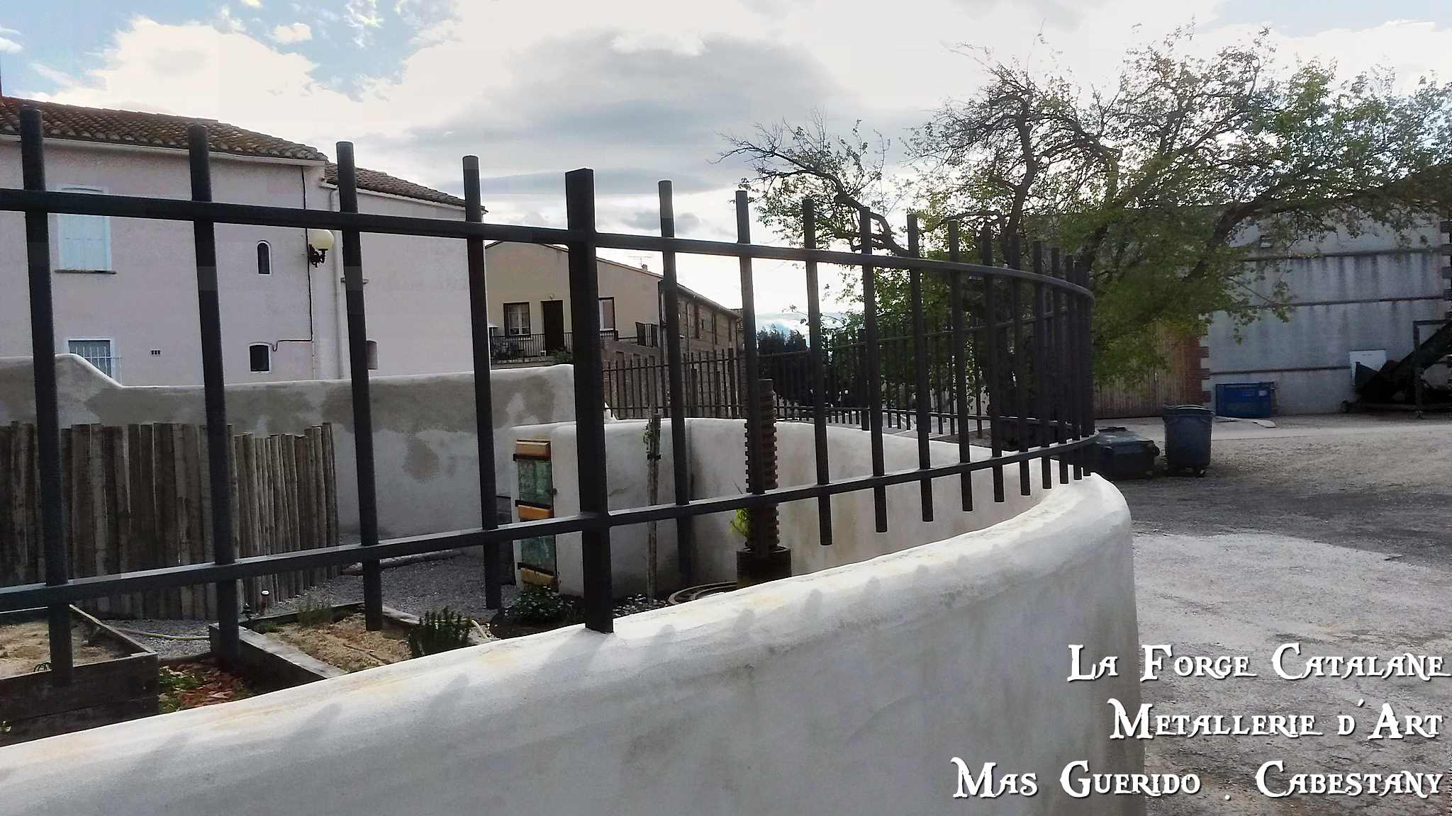 rehausse cloture barreaudage fer vertical mas becha forge catalane.jpg